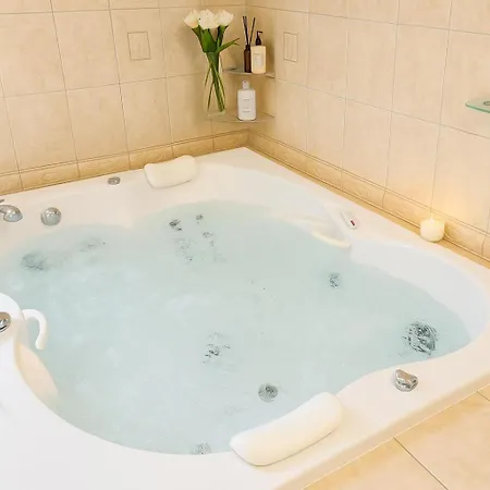 Villa - Wellness, Pool, Jacuzzi, Sauna, Garden, Terraces *