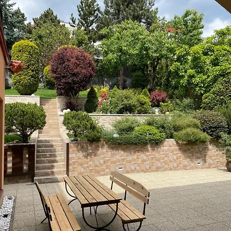 - Wellness, Pool, Jacuzzi, Sauna, Garden, Terraces * Prag